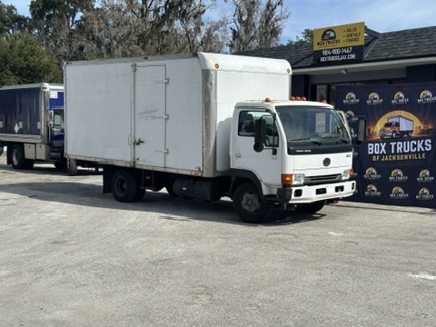 2002 Nissan UD1200