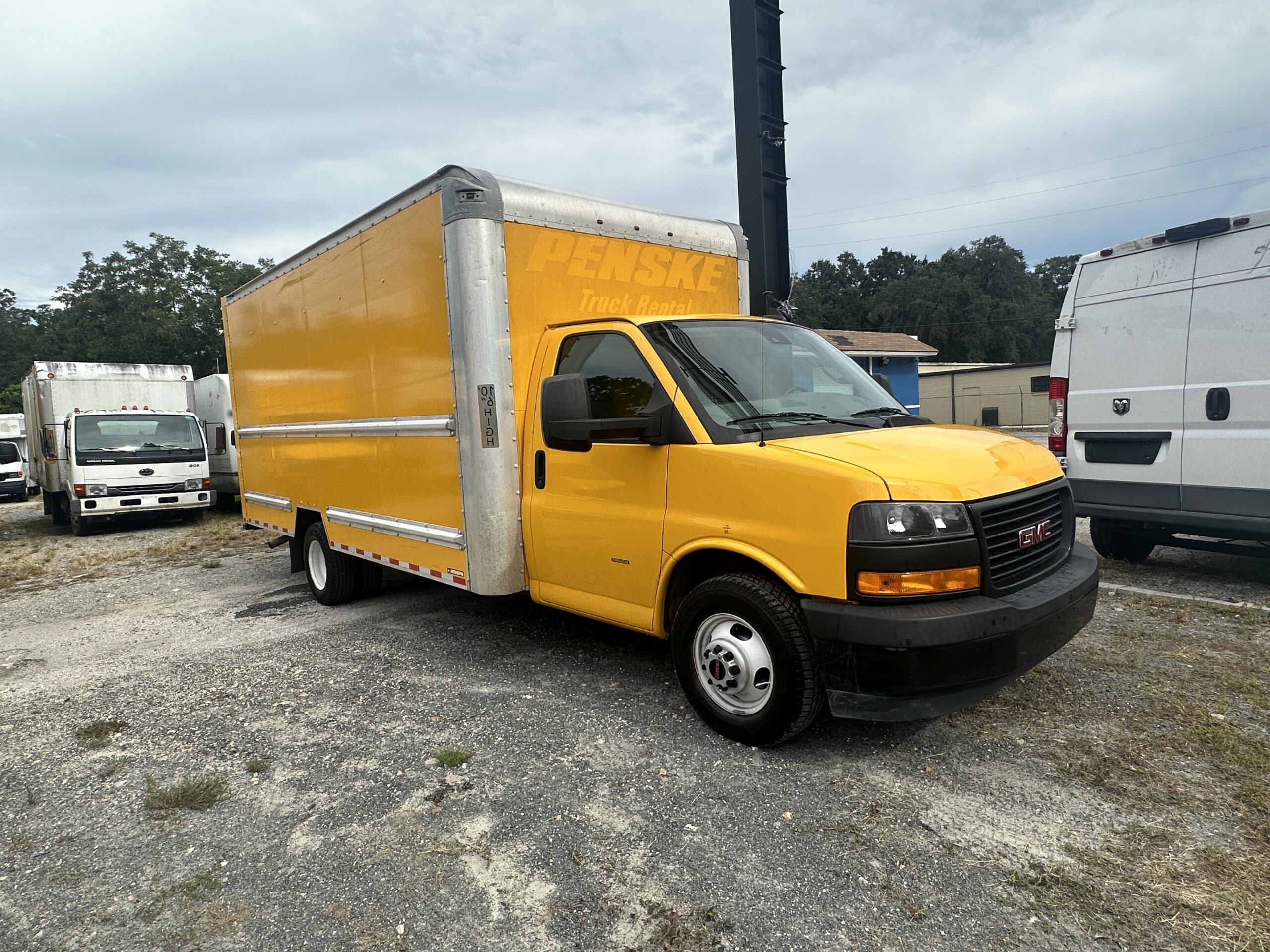 2020 GMC Savana 3500 16ft. box truck from Penske Truck