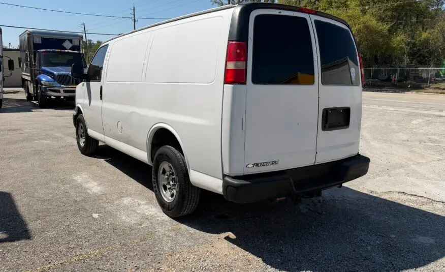 2009 Chevrolet Express Cargo Work Van - Photo 7