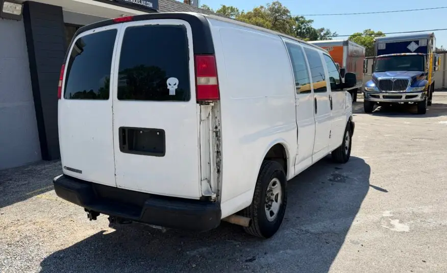 2009 Chevrolet Express Cargo Work Van - Photo 8