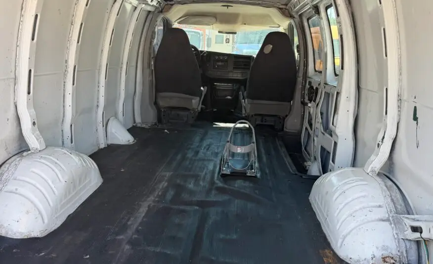 2009 Chevrolet Express Cargo Work Van - Photo 9