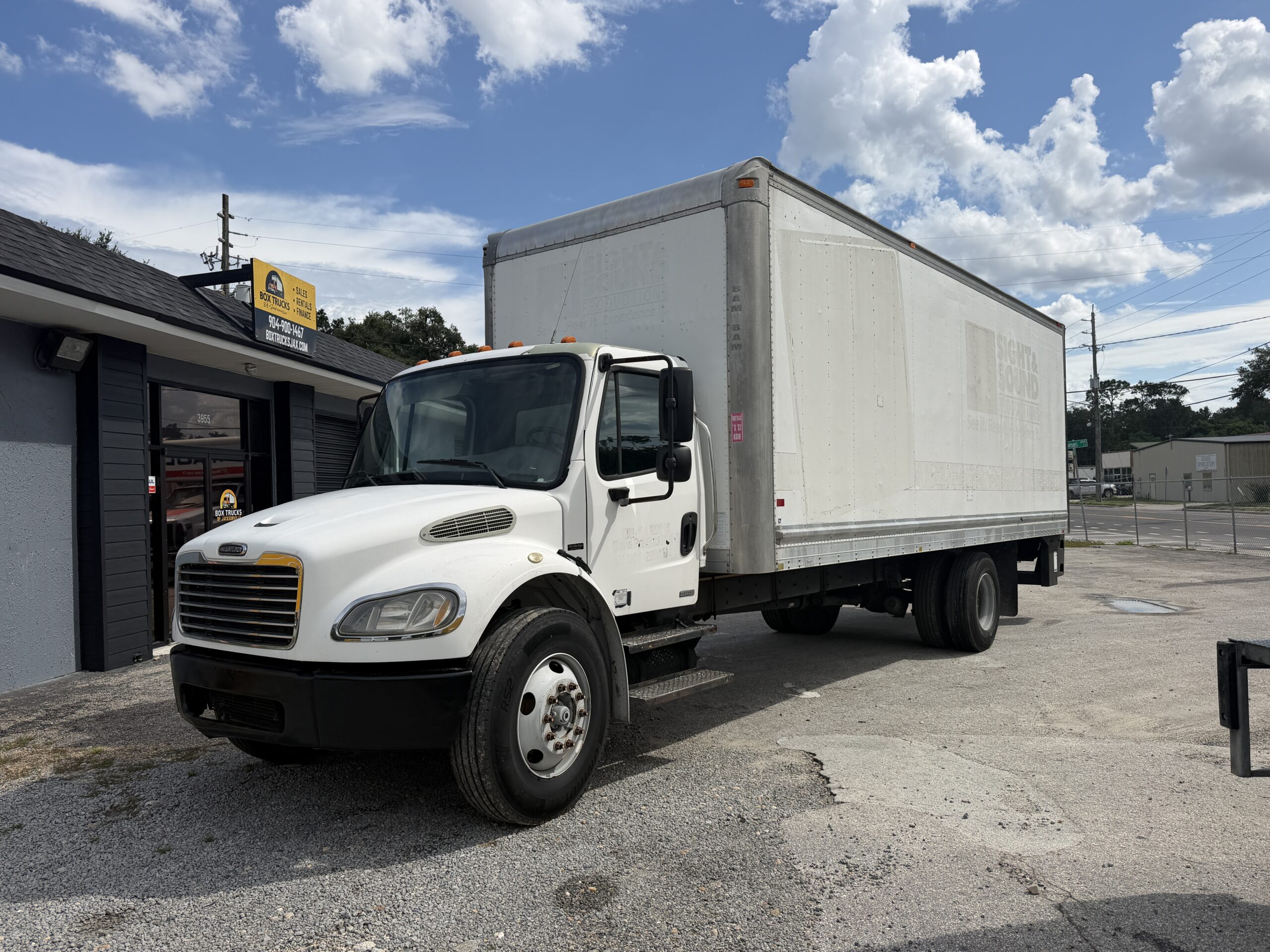 2007 Freightliner M2 26ft box truck with liftgate, Stk# X68661